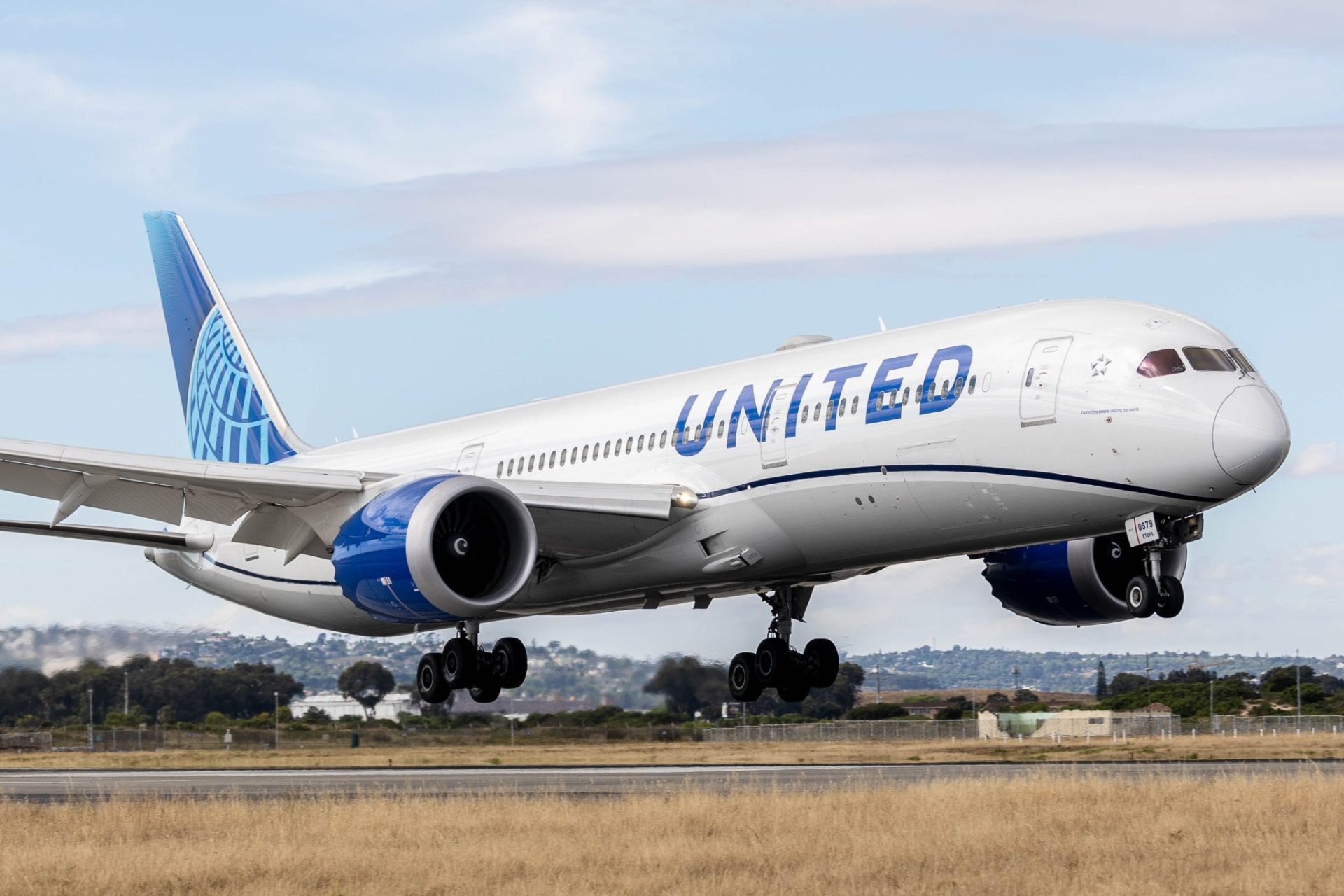 Supplied: United Airlines Boeing 787-9 Dreamliner touching down and parked at Cape Town International Airport (photos credit: Justin de Reuck / United Airlines).