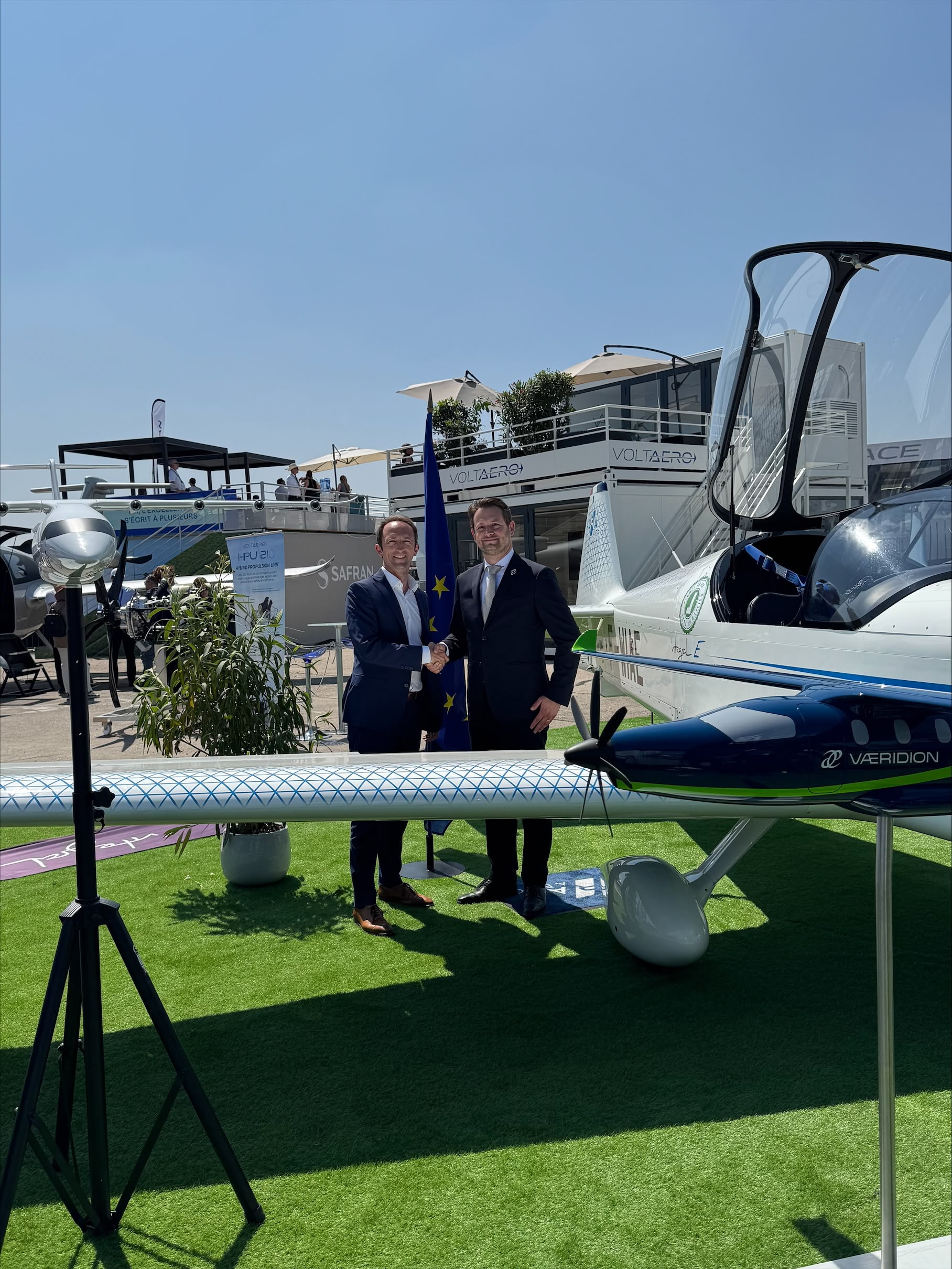 Jérémy Caussade, President and Co-founder of AURA AERO, and Ivor van Dartel, President and Co-founder of VÆRIDION