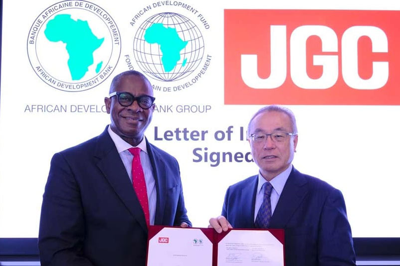 AfDB Vice President for Private Sector, Infrastructure & Industrialization, Solomon Quaynor and Mr. Shoji Yamada, Representative Director and President, JGC Corporation sign agreement in Yokohama.