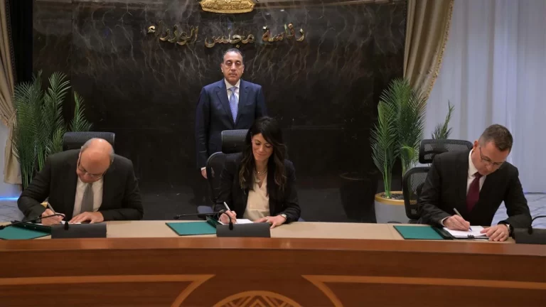 IFC and the Government of Egypt - represented by Sérgio Pimenta, IFC Vice President for Africa; Dr. Sameh Elhefny, Egyptian Minister of Civil Aviation; and Dr. Rania Al-Mashat, Egyptian Minister of Planning, Economic Development, and International Cooperation - sign an advisory agreement to introduce private sector participation at 11 Egyptian airports. Photo: Courtesy of Egyptian Prime Minister Mostafa Madbouly’s office