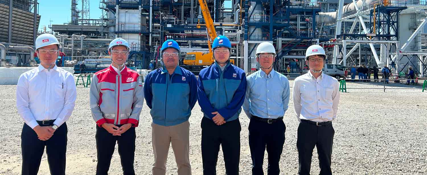 African Development Bank Group Executive Director Nakai and staff visit the SAF production plant, Cosmo Oil Sakai Refinery, Sakai, Osaka, Japan. 